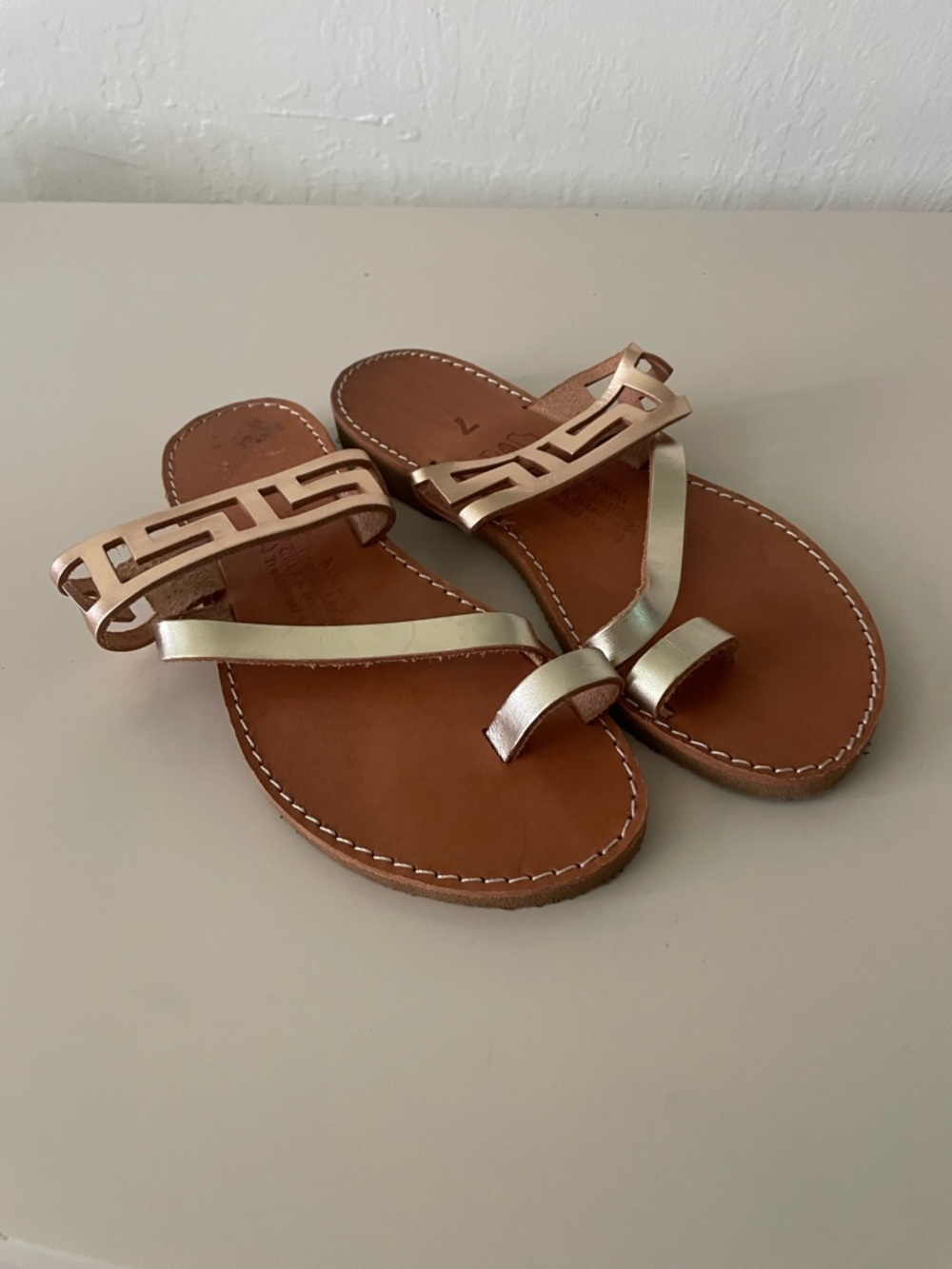 Women's Metallic Rose Gold Toe-Loop Sandals with Decorative Strap